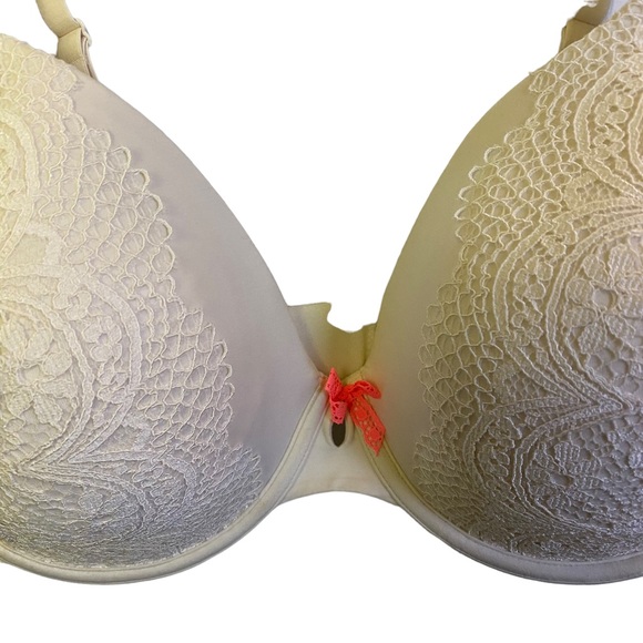 Victoria's Secret Body by Victoria Cream Lace Perfect Coverage Bra 36DDD 36F - Picture 2 of 6